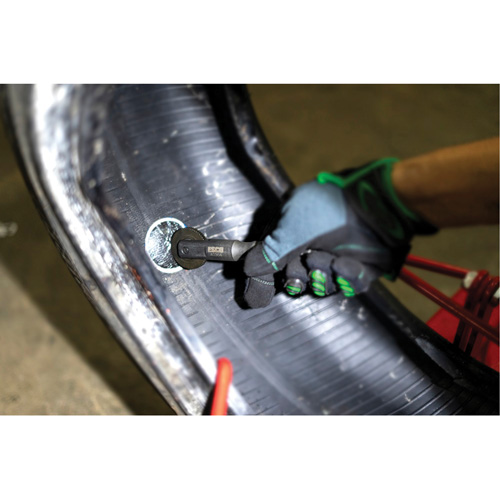 Outil robuste de roulage pour r&eacute;paration de pneus avec roulette &agrave; patch en acier Oxford Builders Supplies Inc