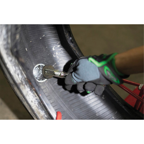 Outil robuste de roulage pour r&eacute;paration de pneus avec roulette &agrave; patch en acier Oxford Builders Supplies Inc