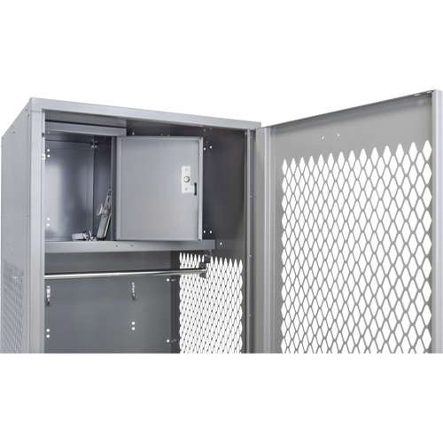 Casier pour &eacute;quipement avec porte, Acier, 24" la x 24" p x 72" h, Gris Oxford Builders Supplies Inc