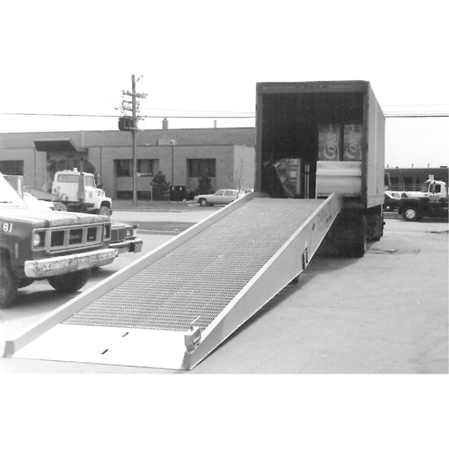 Mobile Yard Ramp, 16000 lbs. Capacity, 72" W x 36' L Oxford Builders Supplies Inc