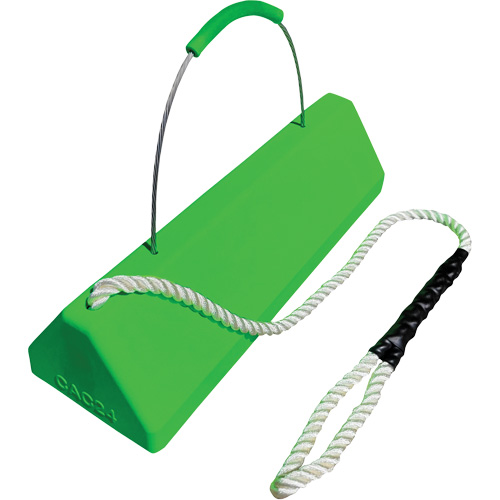 Cale de roue pour avion Checkers Safety SafeRay avec poign&eacute;e &agrave; c&acirc;ble avec cordage en boucle, Ur&eacute;thane, Vert fluorescent, 24" la x 8" p x 6" h Oxford Builders Supplies Inc