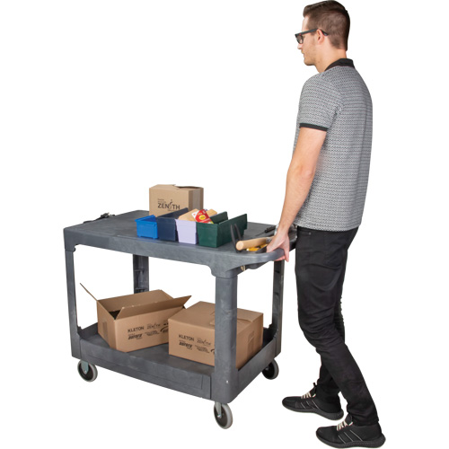 Chariot utilitaire pour l'entretien avec tablette plate, 2 tiers, 25-1/4" x 32-1/4" x 44", Capacit&eacute; 550 lb Oxford Builders Supplies Inc