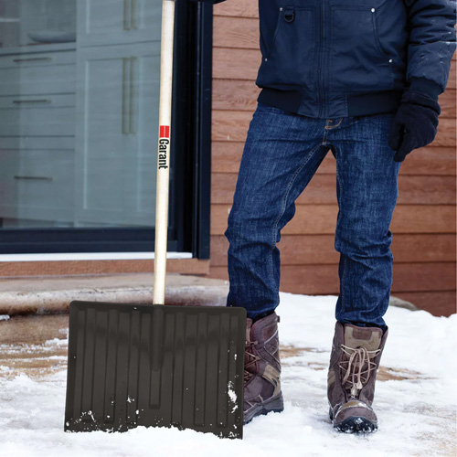 Pelle &agrave; neige Nordic, Lame Polypropyl&egrave;ne, Largueur 17-3/4", Manche Prise en D Oxford Builders Supplies Inc
