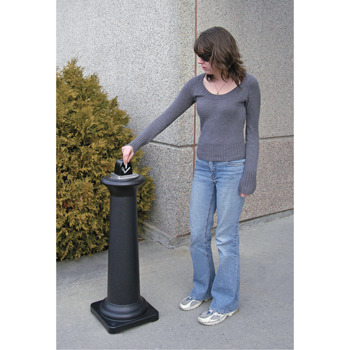 Cendriers Groundskeeper Tuscan, Sur pied, M&eacute;tal, Capacit&eacute; 1 gal. US, Hauteur 38-1/2" Oxford Builders Supplies Inc