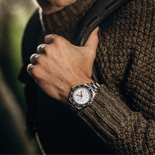 Grande montre automatique de plong&eacute;e &eacute;dition arctique GSAR avec bracelet en acier inoxydable, Num&eacute;rique, &agrave; piles, 41 mm, Argent Oxford Builders Supplies Inc