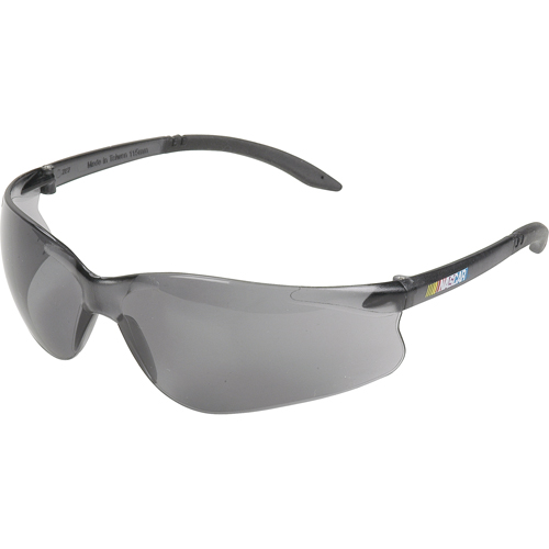 Lunettes de s&eacute;curit&eacute; Nascar GT, Lentille Ambr&eacute;e, Anti-&eacute;gratignures, R&eacute;pond ou surpasse la norme CSA Z94.3 Oxford Builders Supplies Inc