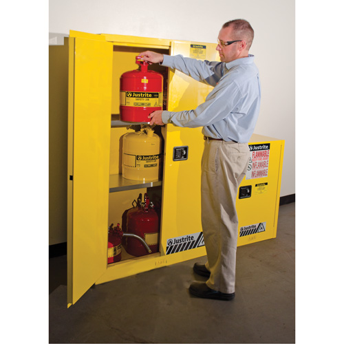 Armoires Sure-Grip EX pour produits inflammables, 45 gal., 2 Porte(s), 43" La x 65" h x 18" p Oxford Builders Supplies Inc