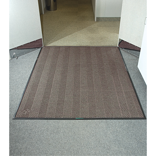 Waterhog&reg; Eco Elite Matting, Wiper/Scraper, 3' x 20' x 3/8", Chestnut Brown Oxford Builders Supplies Inc