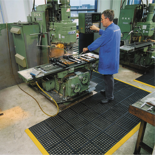 Cushion-Ease&reg; 550 Interlocking Anti-Fatigue Mat, Slotted, 3' x 3' x 3/4", Black, Rubber Oxford Builders Supplies Inc