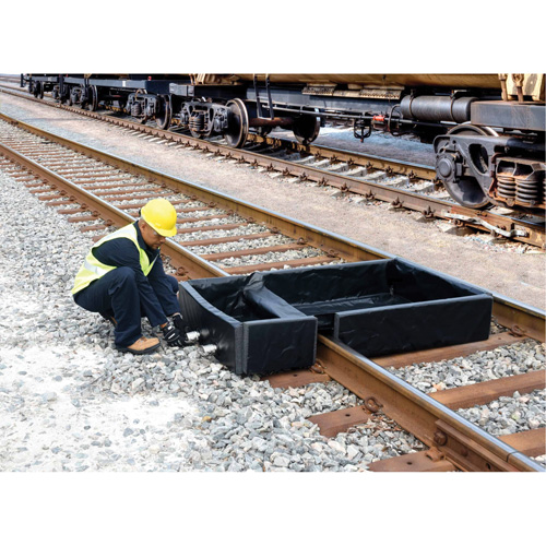 Ultra-Track Berm, 144 US gal. Capacity, 4' W x 6' L x 12" H, Foam Wall Oxford Builders Supplies Inc