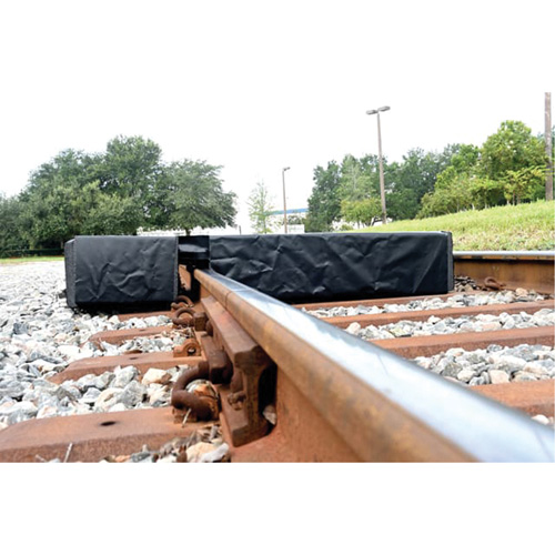 Ultra-Track Berm, 144 US gal. Capacity, 4' W x 6' L x 12" H, Foam Wall Oxford Builders Supplies Inc
