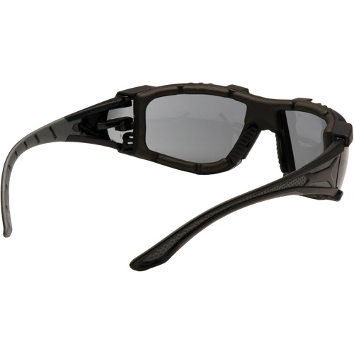 Lunettes de s&eacute;curit&eacute; Endeavor Plus, Lentille Gris, Antibu&eacute;e, ANSI Z87+/R&eacute;pond ou surpasse la norme CSA Z94.3 Oxford Builders Supplies Inc