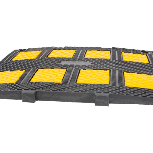Middle Speed Hump, Rubber, 3' L x 20" W x 2" H Oxford Builders Supplies Inc