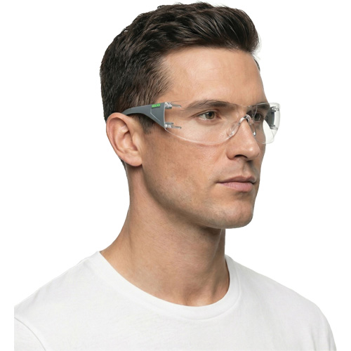 Lunettes de s&eacute;curit&eacute; gris/vert Adapt Lite, Lentille Transparent, Antibu&eacute;e/Anti-&eacute;gratignures, ANSI Z87+/R&eacute;pond ou surpasse la norme CSA Z94.3 Oxford Builders Supplies Inc