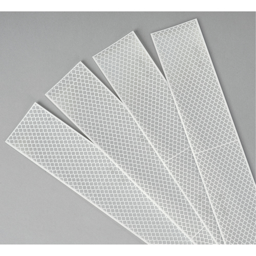 3M Scotchlite Diamond Grade mat&eacute;riau de perceptibilit&eacute; S&eacute;rie 983, 2" la x 12" lo, Blanc Oxford Builders Supplies Inc