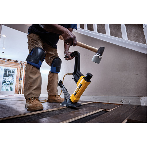 Outil 2 en 1 pour rev&ecirc;tement de sol Oxford Builders Supplies Inc