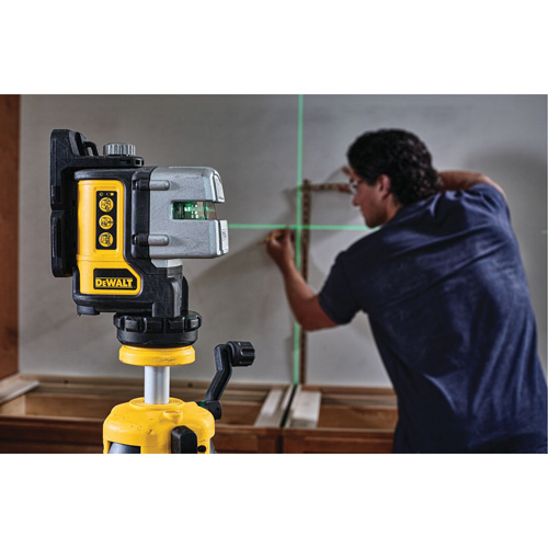 Niveau laser vert &agrave; 3 lignes Oxford Builders Supplies Inc