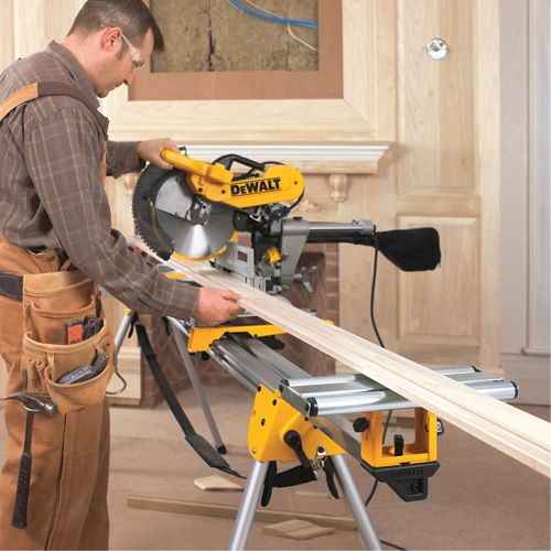 Scie &agrave; onglets combin&eacute;s coulissante &agrave; double biseau avec support Oxford Builders Supplies Inc