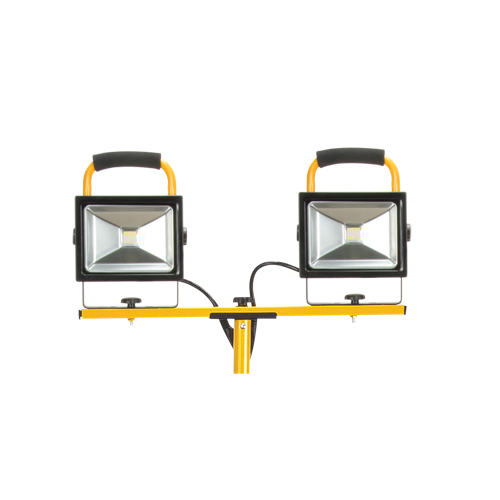 Projecteur double, DEL, 40 W, 4800 lumens, Boîtier en Aluminium Oxford Builders Supplies Inc