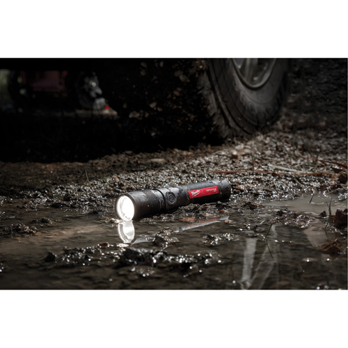 Lampe de poche 1100L &agrave; mise au point par torsion, DEL, 1100 lumens, Piles Rechargeable Oxford Builders Supplies Inc