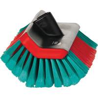 Brosse &agrave; alimentation en eau pour nettoyage des parties hautes et basses des v&eacute;hicules de la s&eacute;rie Transport Oxford Builders Supplies Inc