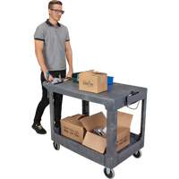 Chariot utilitaire pour l'entretien avec tablette plate, 2 tiers, 25-1/4" x 32-1/4" x 44", Capacit&eacute; 550 lb Oxford Builders Supplies Inc