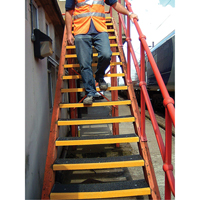 Rebords de marches antid&eacute;rapants Safestep, 13,5" la x 48" lo, Noir & jaune Oxford Builders Supplies Inc