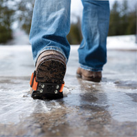 Dispositif de traction Midcleat, Acier, Traction Crampon, Taille unique Oxford Builders Supplies Inc