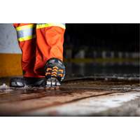 Aide &agrave; la traction sans crampons GripPro, Caoutchouc, Traction Rainur&eacute;, Moyen/Petit Oxford Builders Supplies Inc