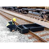Ultra-Track Berm, 144 US gal. Capacity, 4' W x 6' L x 12" H, Foam Wall Oxford Builders Supplies Inc