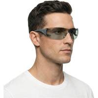 Lunettes de s&eacute;curit&eacute; Adapt Lite, Lentille Int&eacute;rieur/ext&eacute;rieur, Antibu&eacute;e/Anti-&eacute;gratignures, ANSI Z87+/R&eacute;pond ou surpasse la norme CSA Z94.3 Oxford Builders Supplies Inc