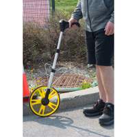 Roue d'arpentage num&eacute;rique, 12,5"/31,8 cm, Gamme de 99999,9 m, Pieds/m&egrave;tres Oxford Builders Supplies Inc